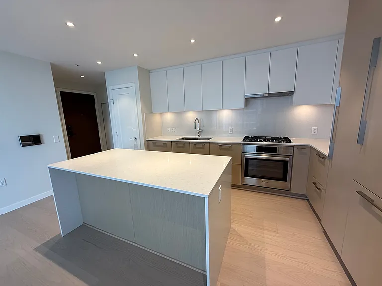 707 W 15th St #707 — Photo 16
