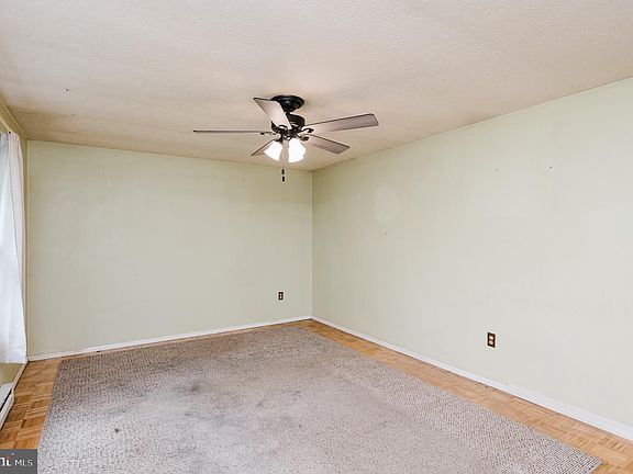 2nd image of 422 N Walnut St