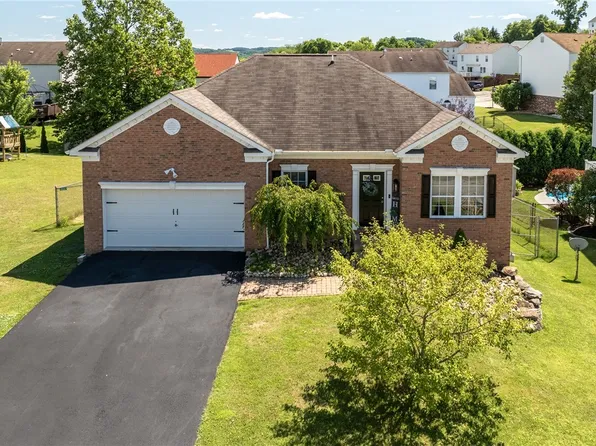 211 Chanticleer Cir, New Stanton, PA 15672