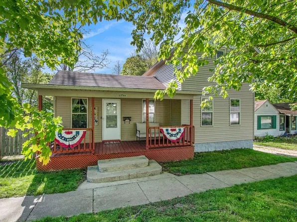 406 S Red Bud Trl, Buchanan, MI 49107