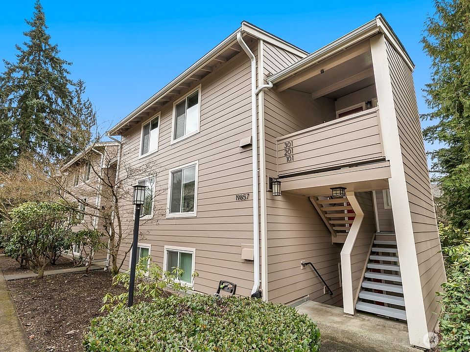 1st image of 19857 25th Avenue NE #105
