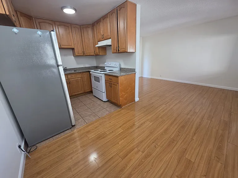 620 W Lexington Dr #5 — Photo 11