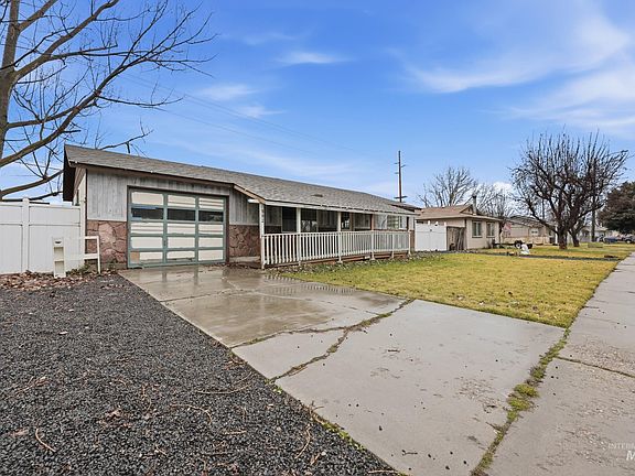 2nd image of 902 Harmon Way