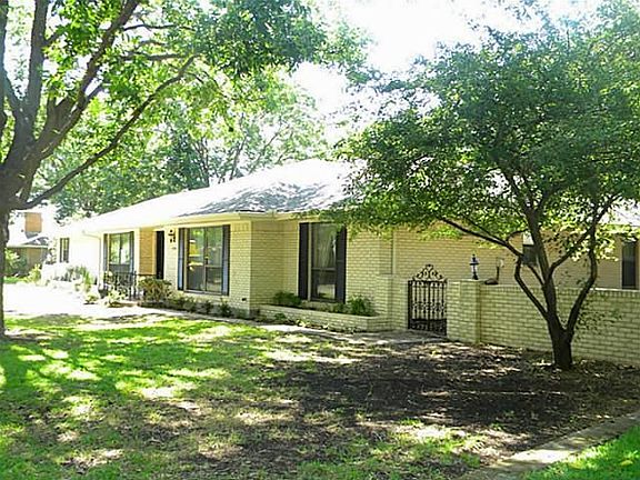 2nd image of 1616 Alexander Dr