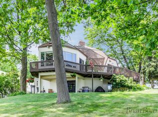 7053 Peninsula Dr NE, Rockford, MI
