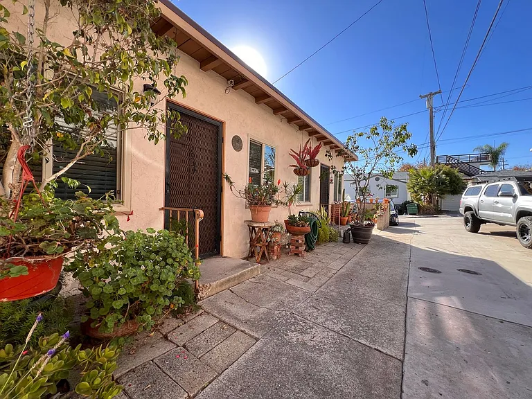1924-1938 Florida Ct — Photo 1