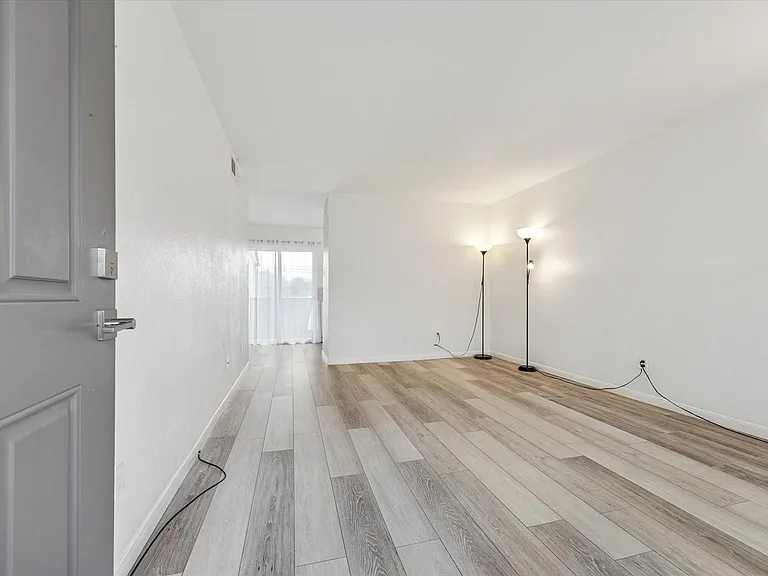 4450 Sherwood Ln #8 — Photo 8