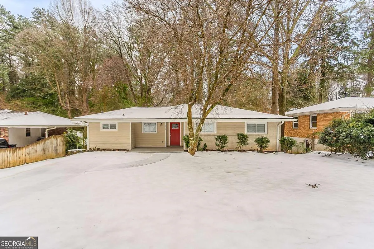 2792 Plantation Dr photo 1