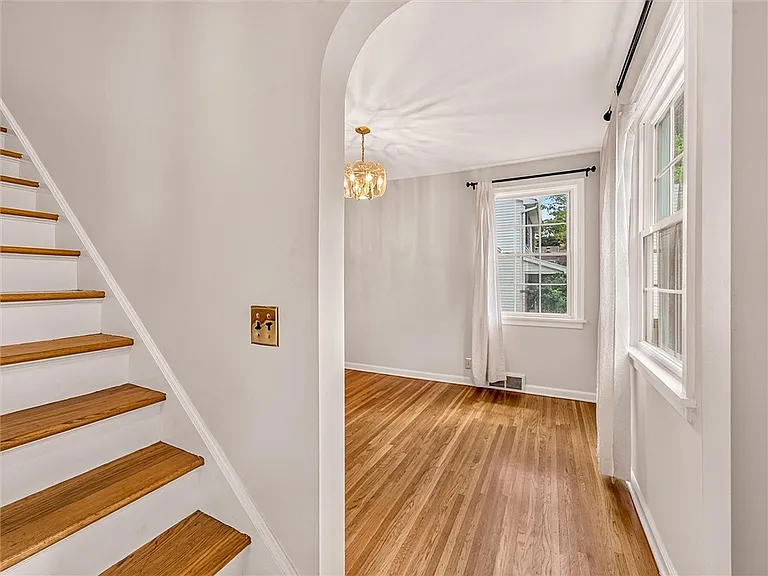 82 Clovercrest Dr — Photo 5