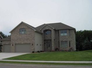 31 Deerwood Ct, North Mankato, MN 56003