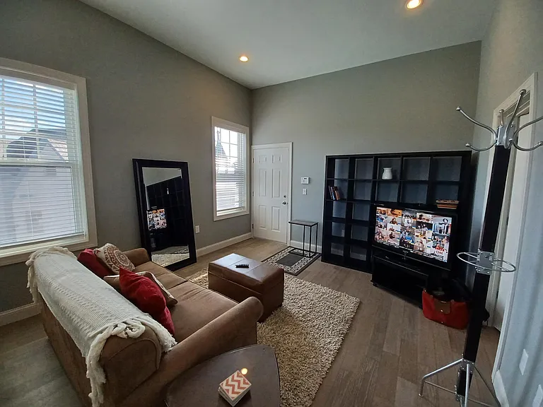 1786 W Willis St #6 — Photo 2