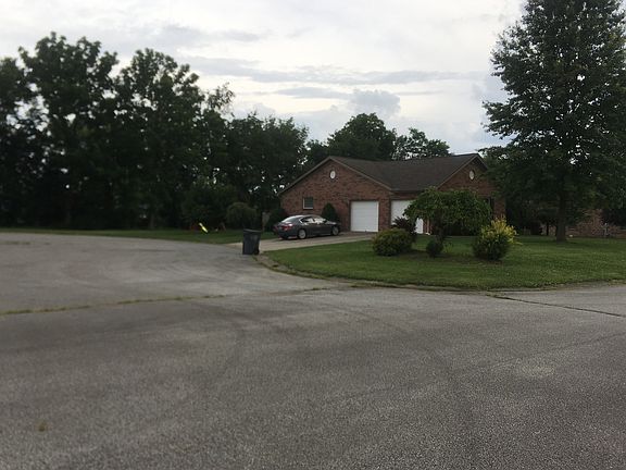 Garage faces the cul-de-sac