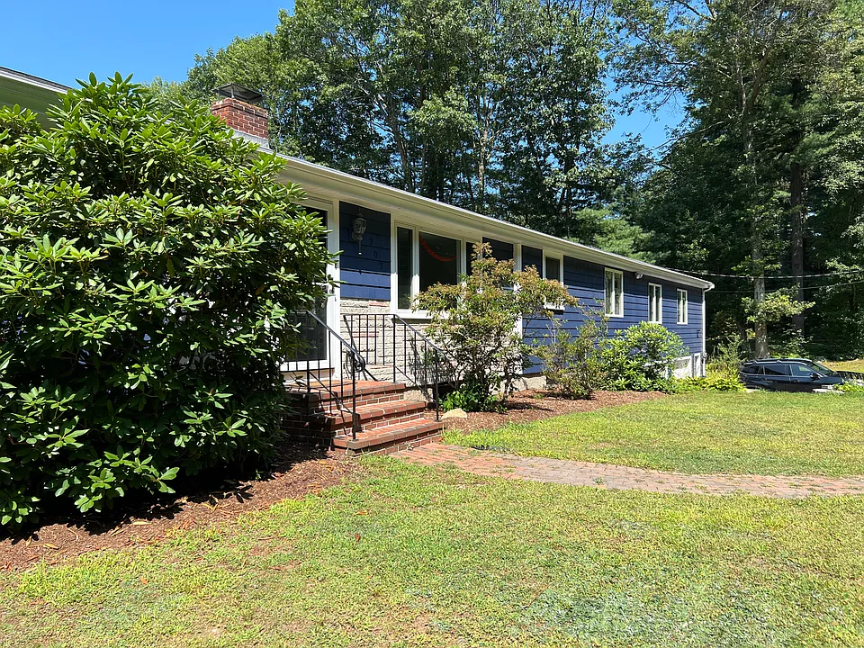 302 Old Post Rd
