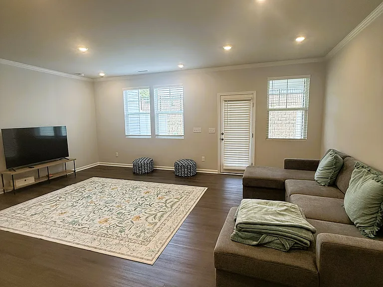 1115 Aberleigh Ln — Photo 3