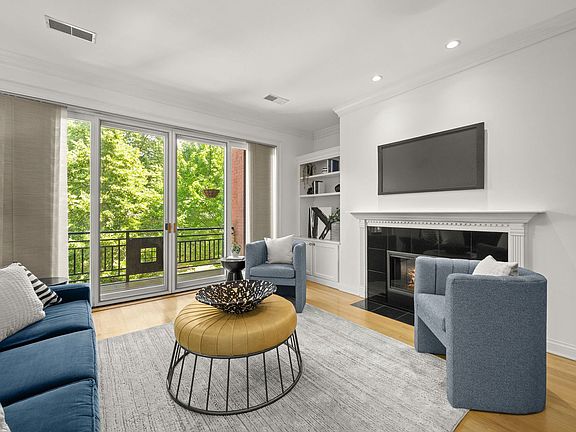 5th image of 2323 W Montrose Ave APT 2W