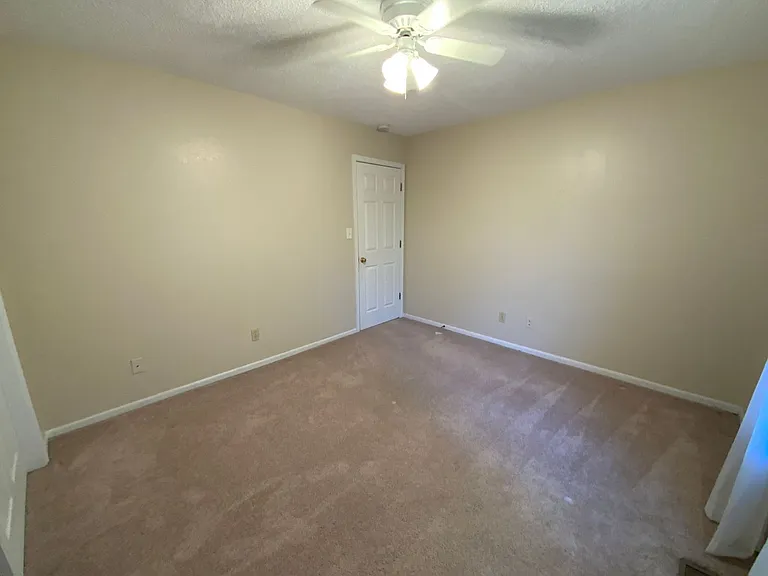 1605 Steamboat Ln — Photo 36