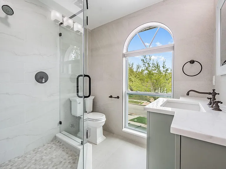 2nd Upstairs Bath