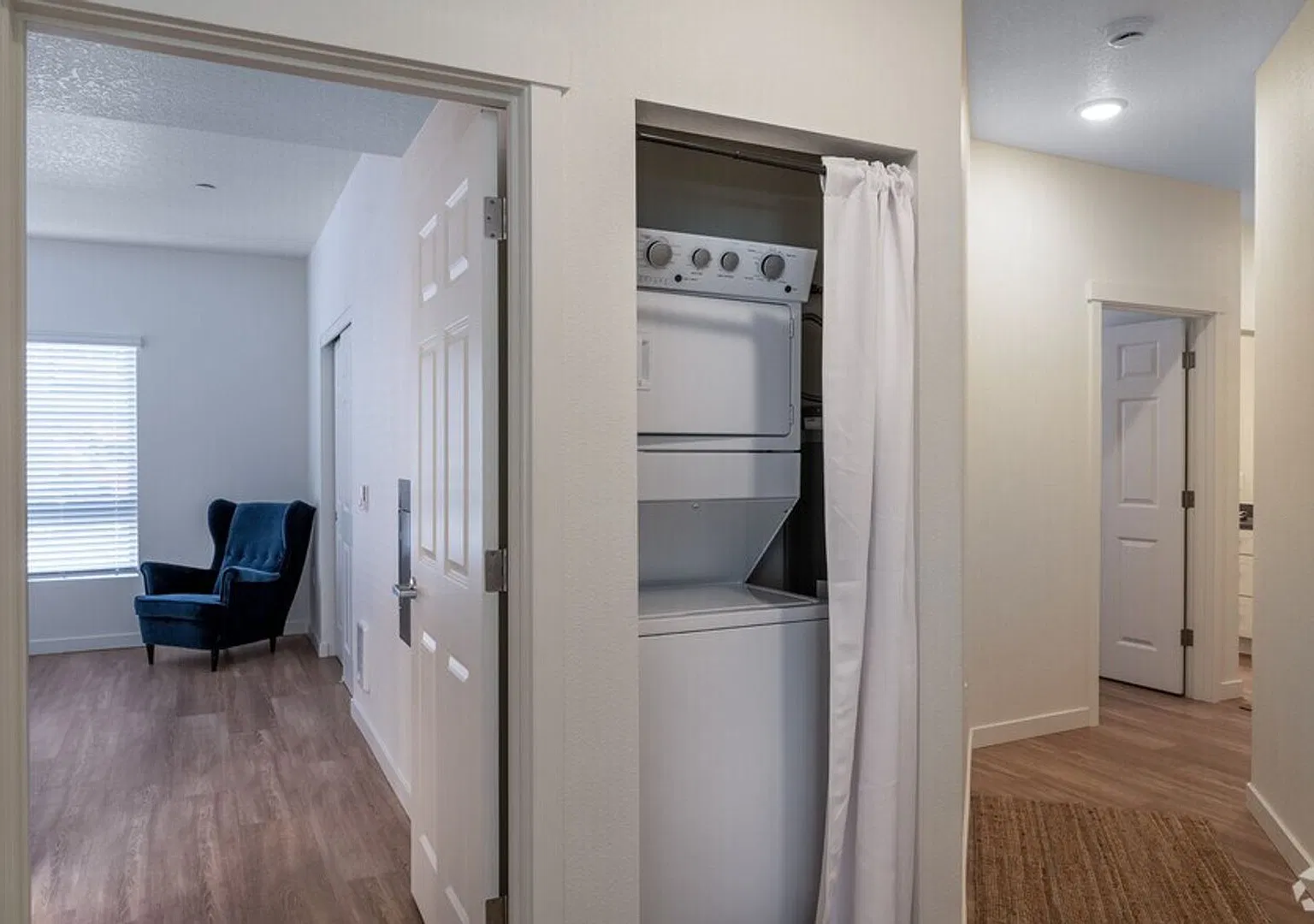 22025 NE HALSEY ST. — Photo 3