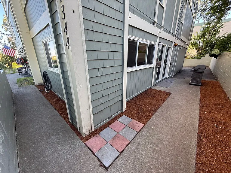 705 O St #D — Photo 2