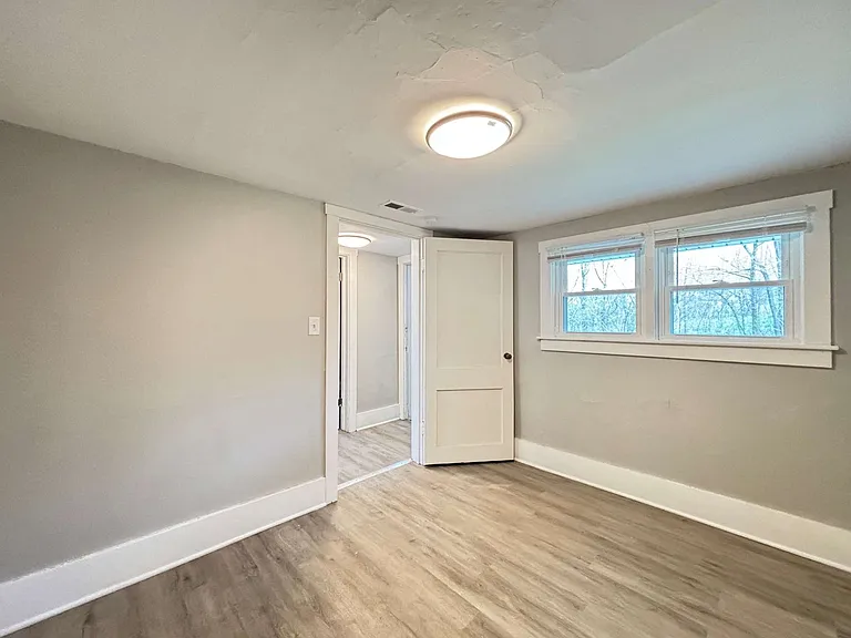 30-32 Lagonda Ave — Photo 44