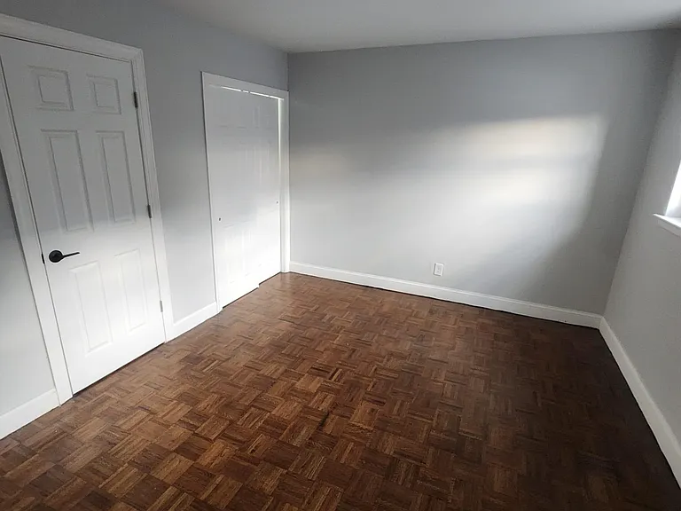 420 W 7th St — Photo 6