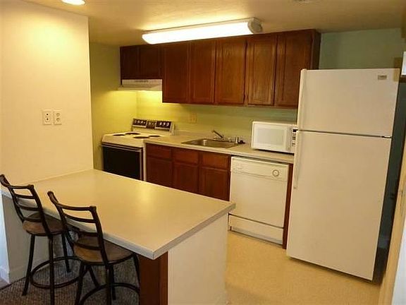 2nd image of 523 Donofrio Dr Unit 2