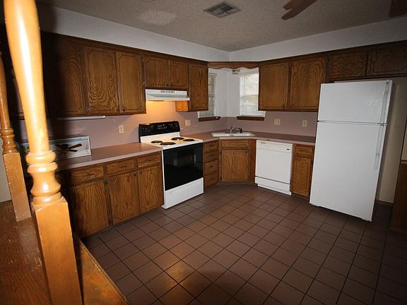 Large kitchen/dining