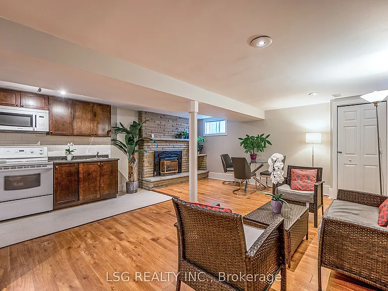 182 Lawrence Ave W #LOWER — Photo 1