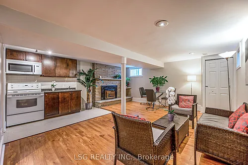182 Lawrence Ave W #LOWER Photo 1
