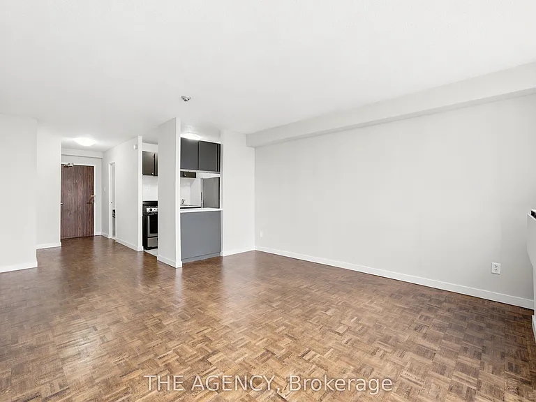 2360 Dundas St W #1613B — Photo 1