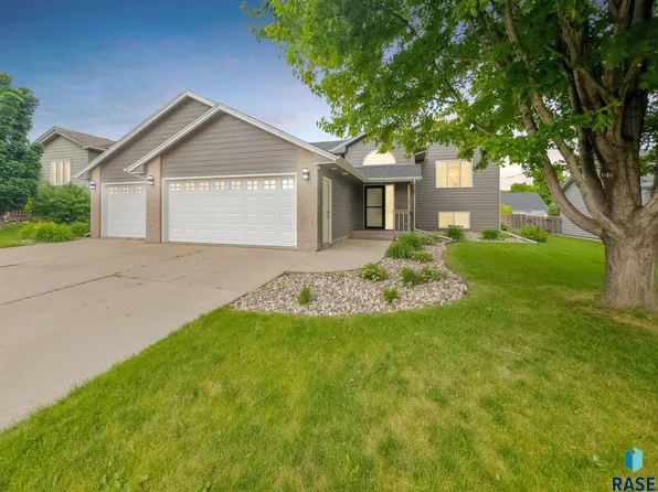 2719 S Theodore Ave, Sioux Falls, SD 57106