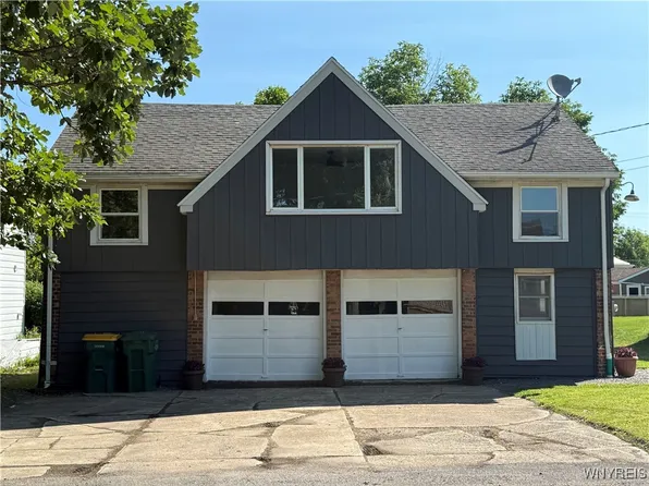 2656 Oakwood Ave, Hamburg, NY 14075