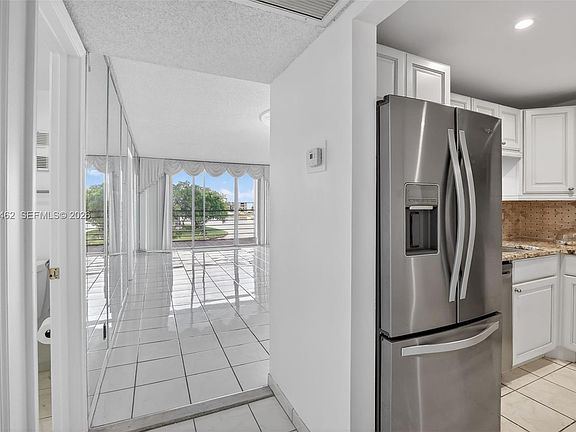 3rd image of 9235 Lagoon Pl APT 404