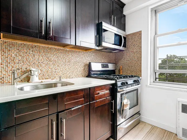 70-25 Yellowstone Boulevard image 19 of 34