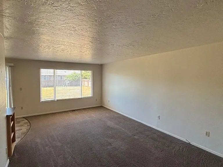 408 Pinehurst Dr — Photo 8
