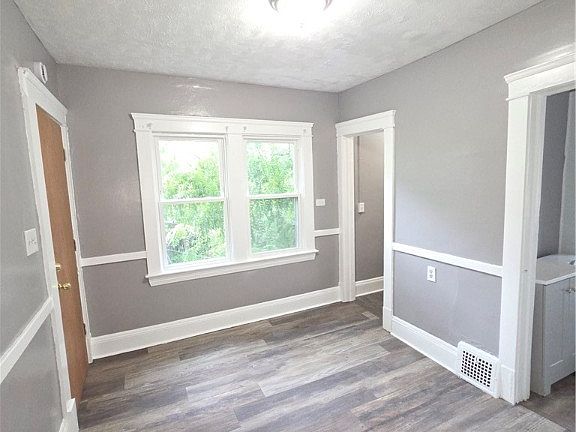 3rd image of 11823 Imperial Ave