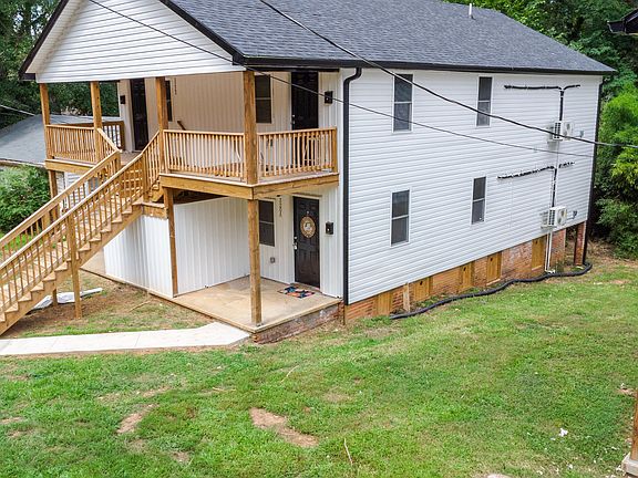 2nd image of 320 Hughes St