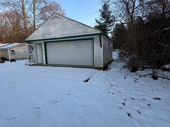 4th image of 144 Lake Hart St