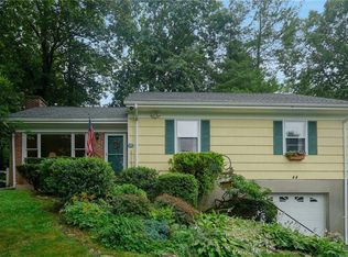 44 Brentwood Dr, Pleasantville, NY 10570