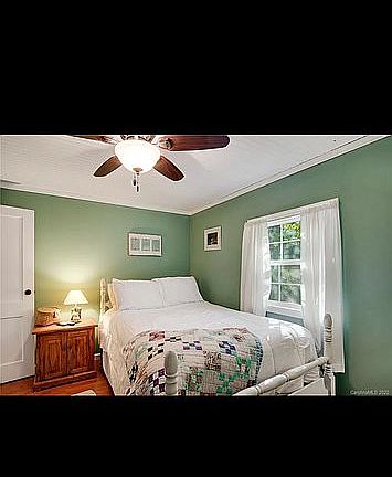 Guest bedroom 