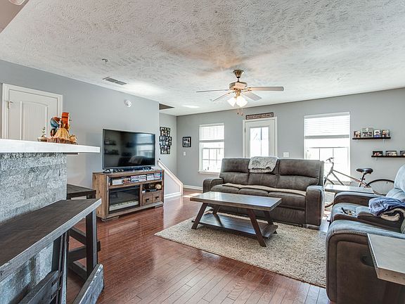 5th image of 2039 Debonair Ln