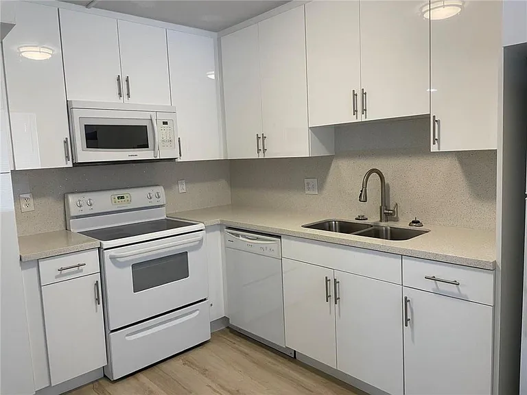 235 Lakeview Dr #102 — Photo 5