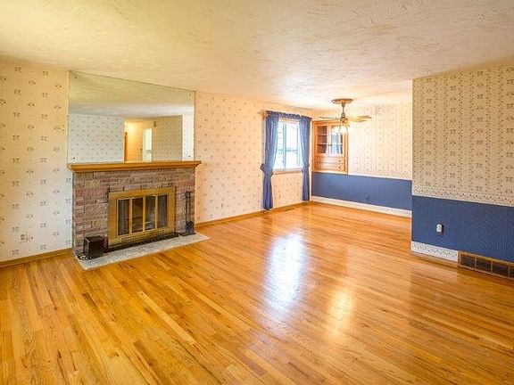 2nd image of 3928 W Heroy Ave