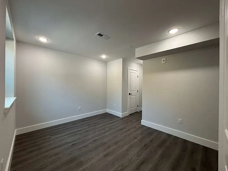 Bedroom 2 (Downstairs)