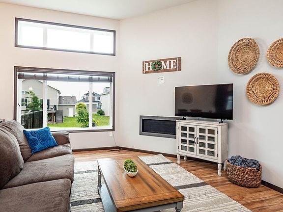 5th image of 3137 6th St E