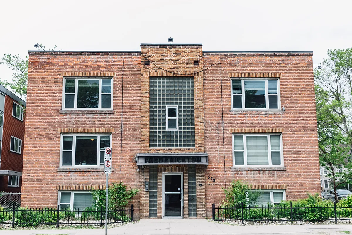 Building Photo - 579 Broadway Ave #4