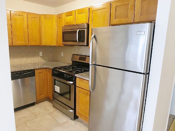 5th image of 2934 Newtown Ave APT 2B