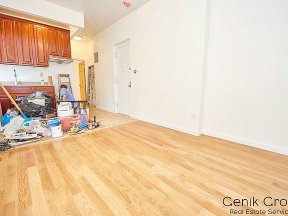 3rd image of 115 Eldridge St APT 5