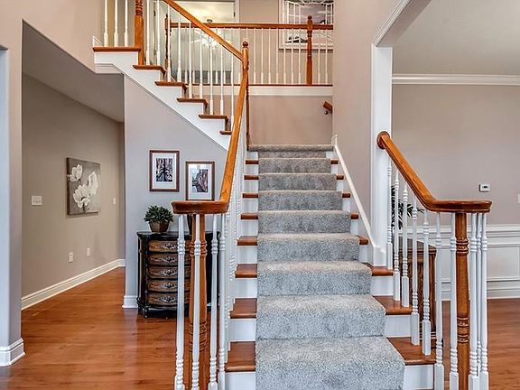 5th image of 3064 Canterbury Dr