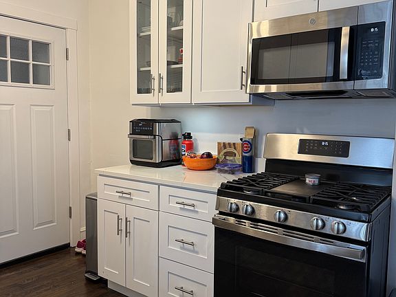 4th image of 6458 N Greenview Ave APT 3